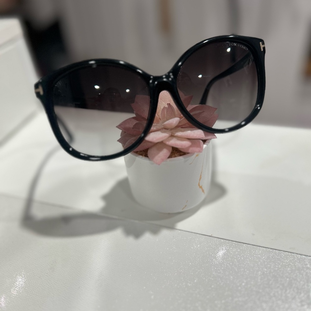 Tom Ford Black Gradient Sunglasses Alicia TF275